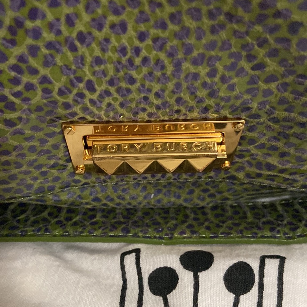 Chic Handbag - image 3